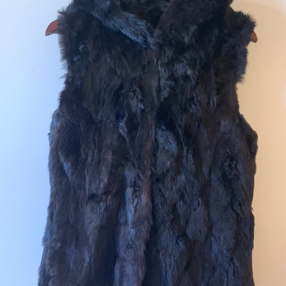 Black rabbit vest with hood and pockets - Picture 4 of 10